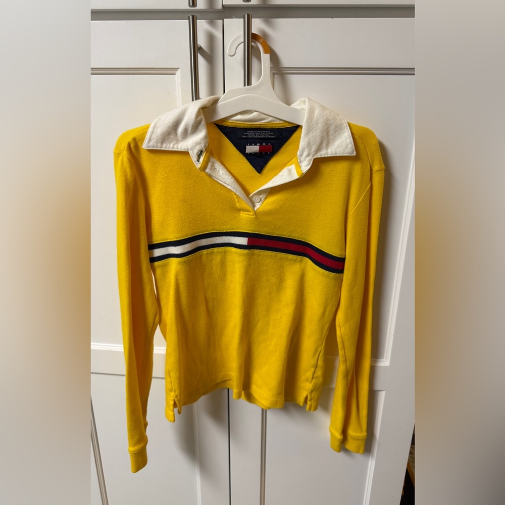 Vintage Tommy Hilfiger Women's V-Neck Sweater in Yellow and White